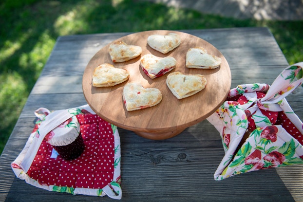  Strawberry Fields mason jar and lid covers from Modern Prairie depicted with baked goods.