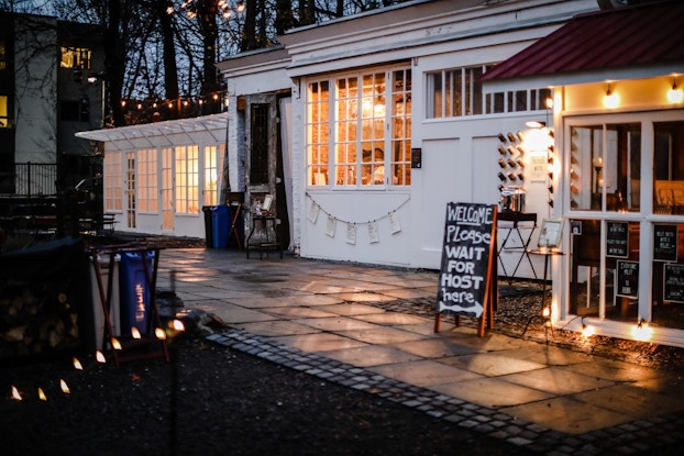  The Argos Inn outdoor bar at night with bistro lighting.