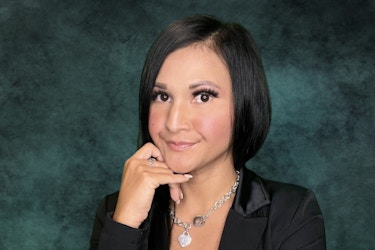 Headshot of Colleen Jamieson, Founder of Breezy Palms Bookkeeping and Jamieson Flooring Solutions.