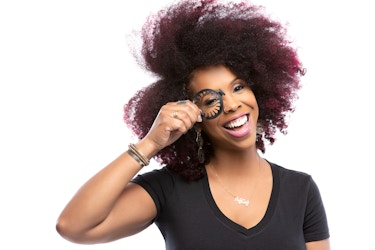 Ceata Lash, Founder of PuffCuff, holding the PuffCuff hair band.