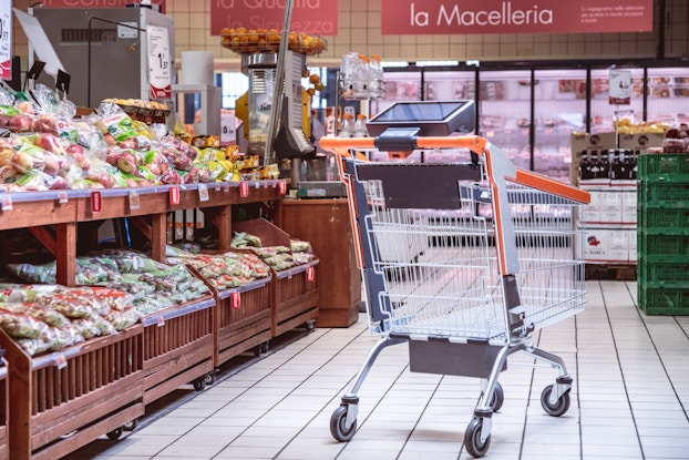  A Daivi smart shopping cart by Tracxpoint is being piloted in European grocery stores.