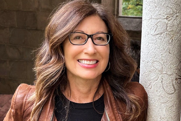 Headshot of Diana Zelvin, business coach.