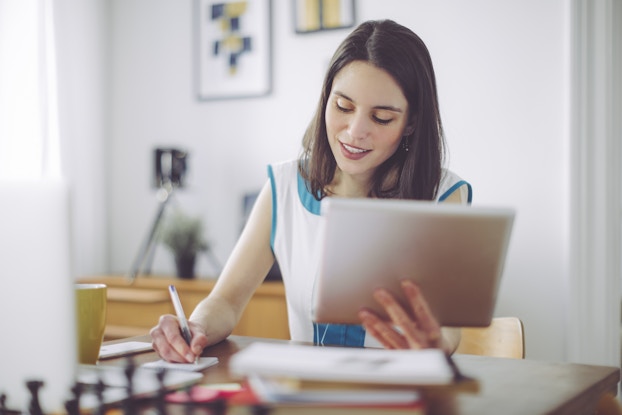  A young woman works remotely.