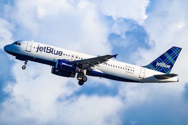  A JetBlue A320 plane in the sky.