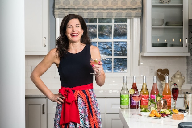 Headshot of Laura Taylor, founder of Mingle Mocktails.