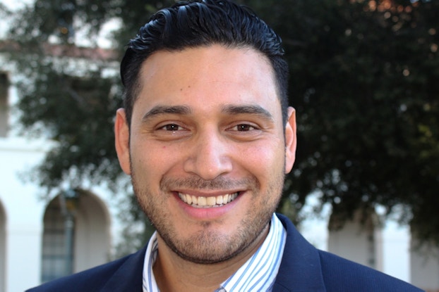 Headshot of Roberto Martinez, Grow with Google digital coach.