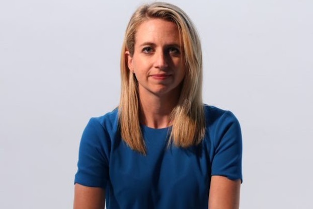 sara saunders headshot
