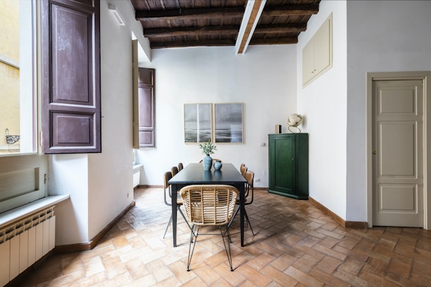 Interior of a 4-bedroom apartment in Rome by Sonder.