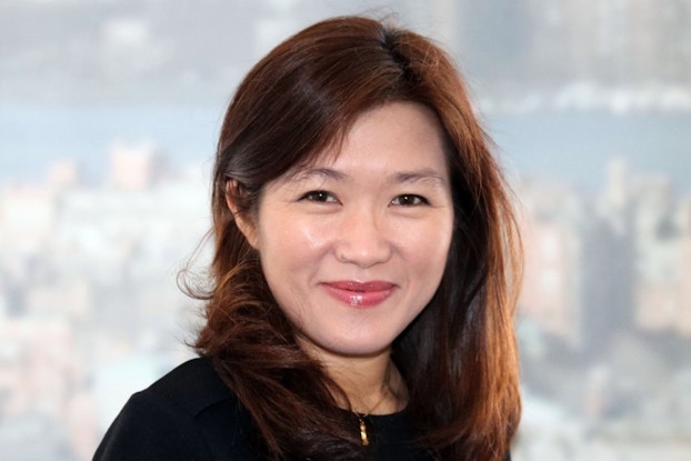  Headshot of Susan Lee, revenue growth expert and Commercial Strategy Leader for EY-Parthenon Americas.