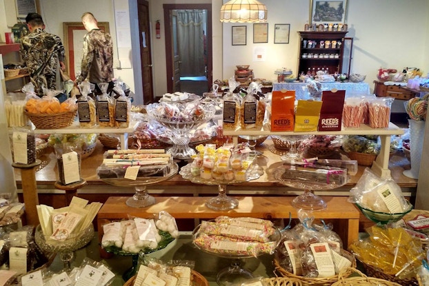 true treats candy display