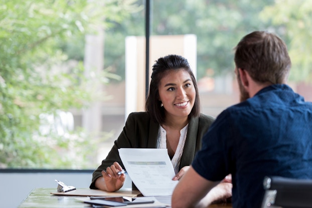  Banker speaks with business owner about loan.