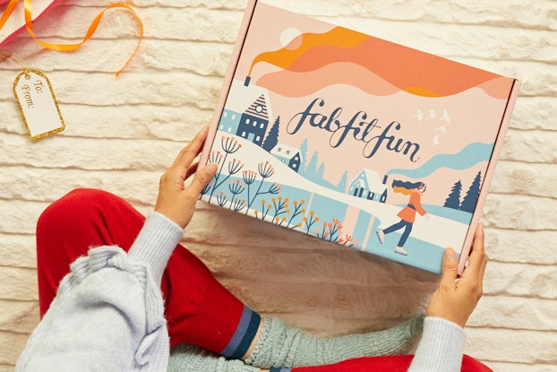 person opening fabfitfun winter box