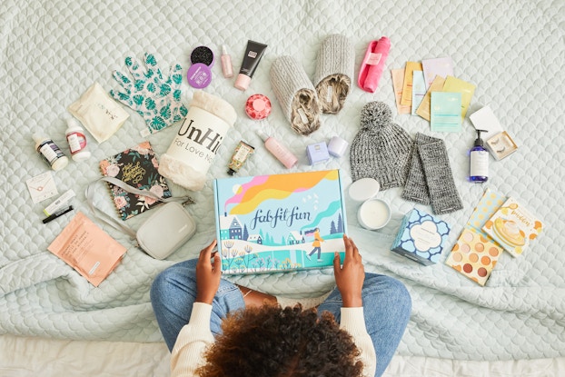 unboxing of fabfitfun box