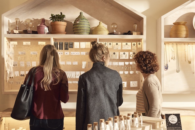 women looking at products in faire ad