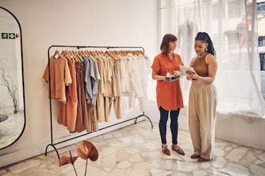  Customer in a clothing boutique speaking with an employee. 