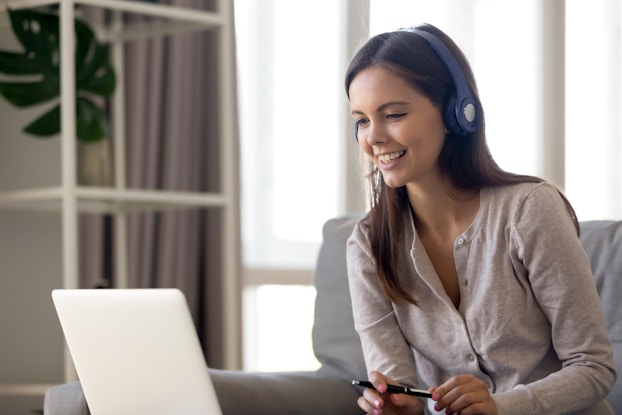 Salesperson using relationship intelligence software.