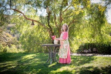  Melissa Gilbert modeling the farmhouse apron sold on her site, Modern Prairie. 